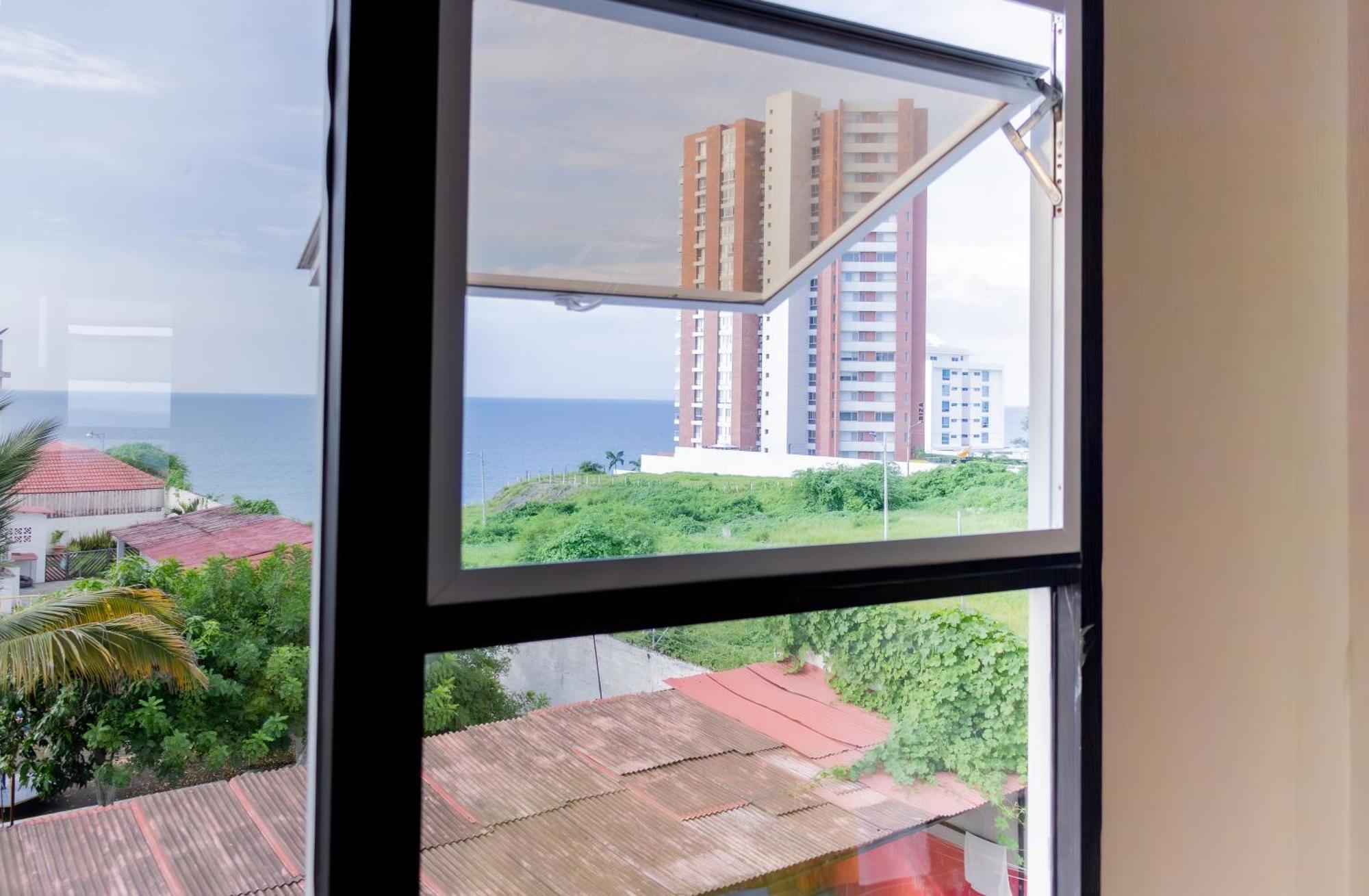 Hostal Antares Manta Exterior photo