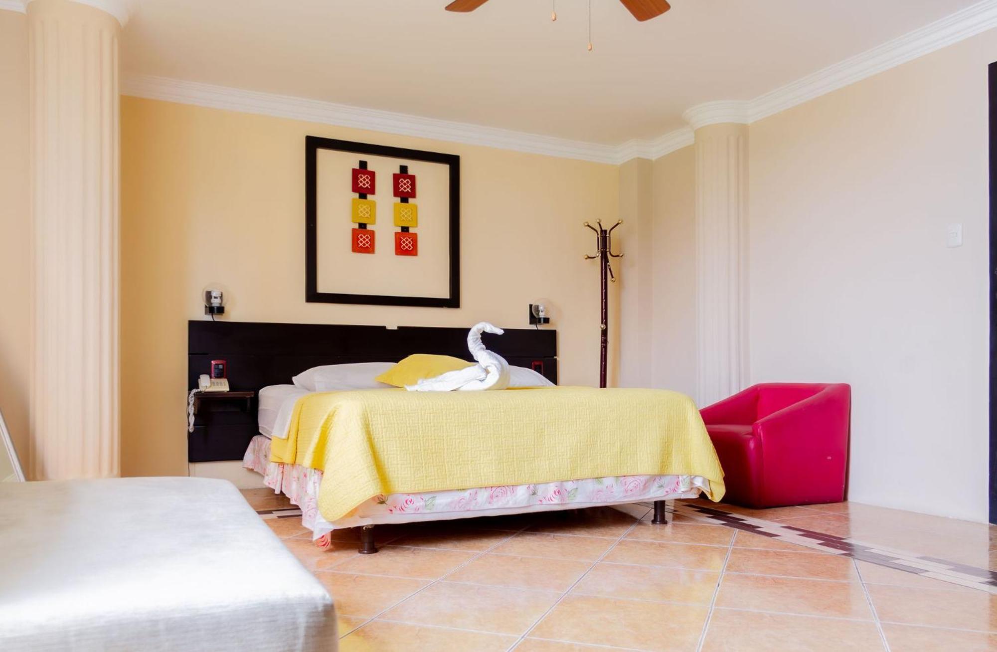 Hostal Antares Manta Exterior photo