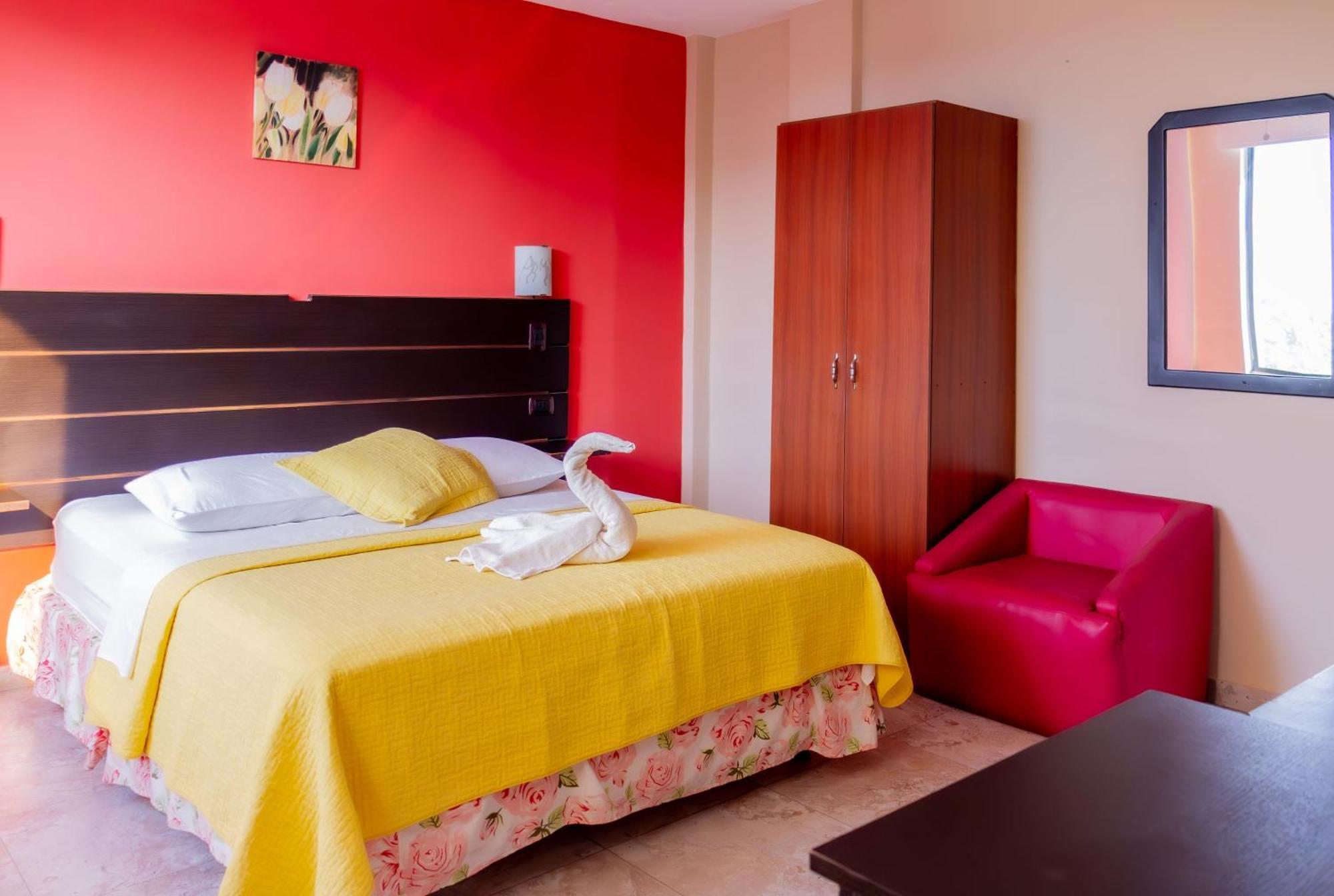 Hostal Antares Manta Exterior photo