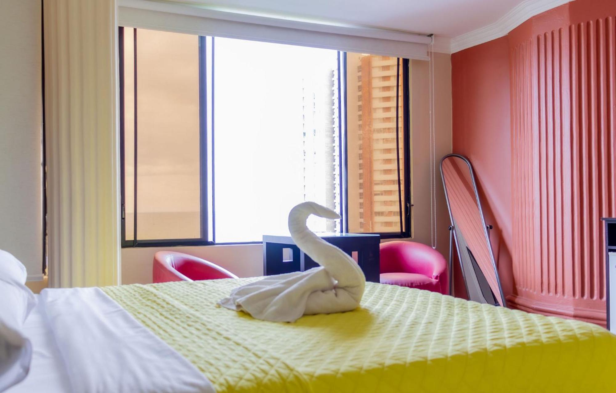Hostal Antares Manta Exterior photo