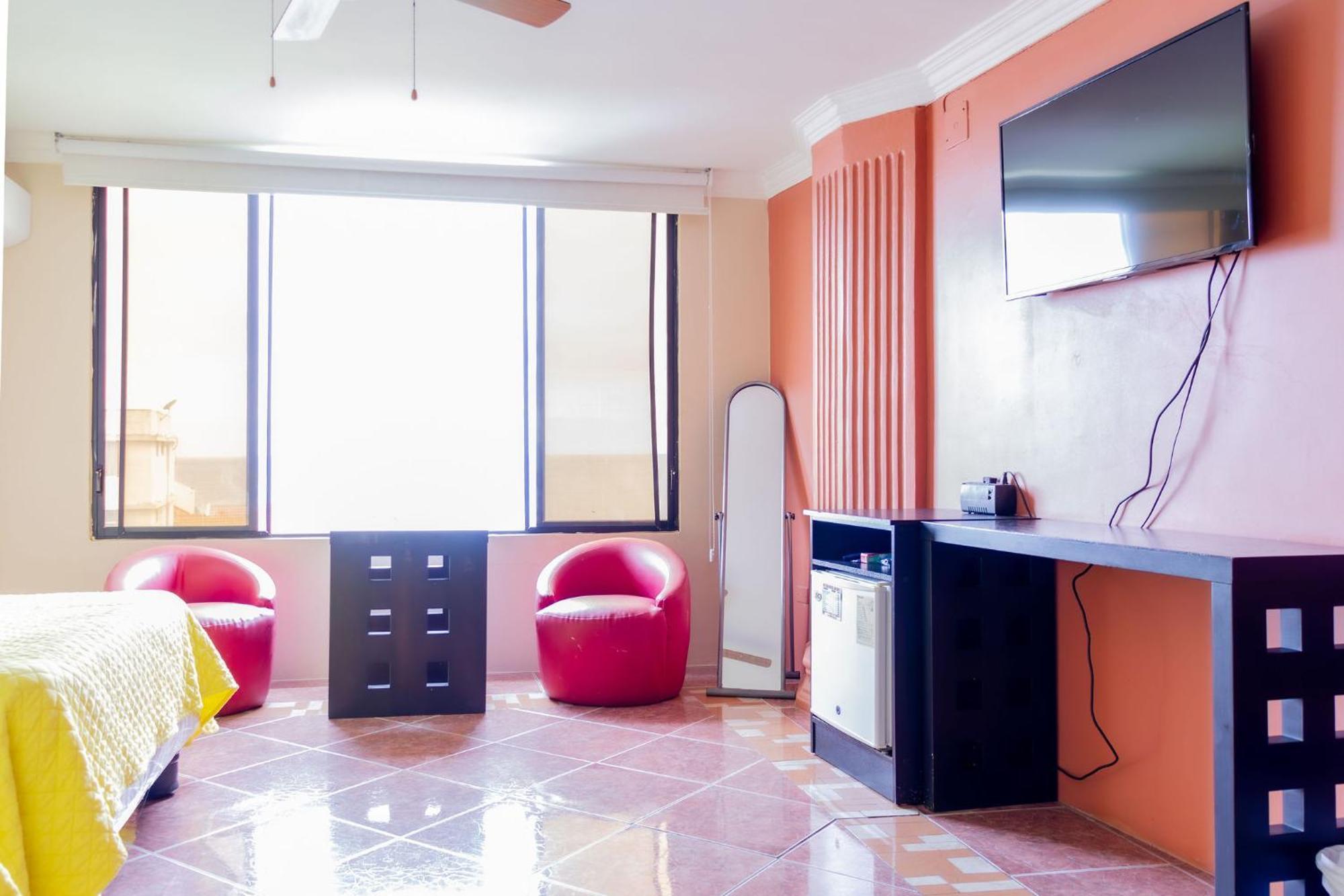 Hostal Antares Manta Exterior photo
