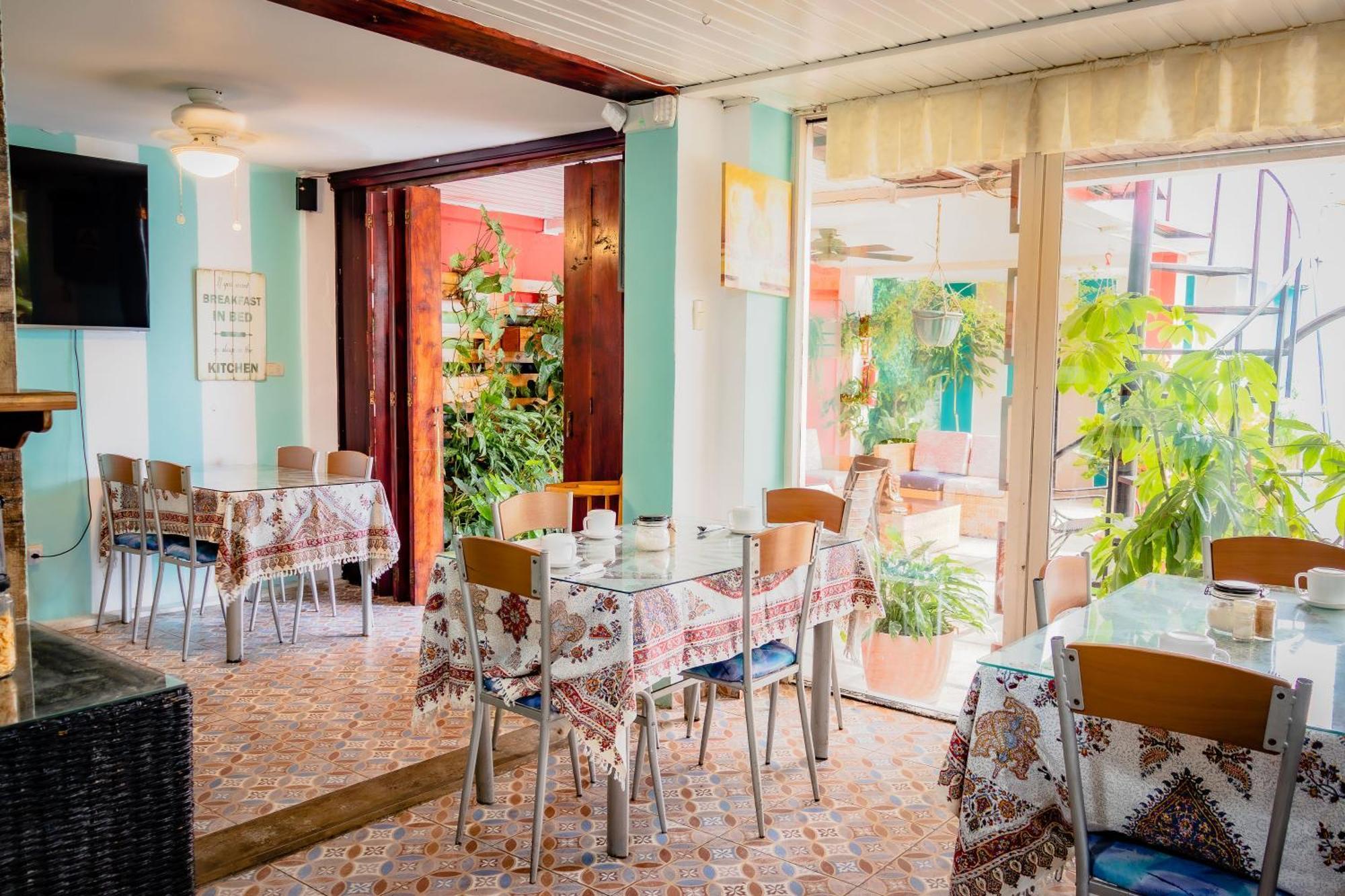 Hostal Antares Manta Exterior photo